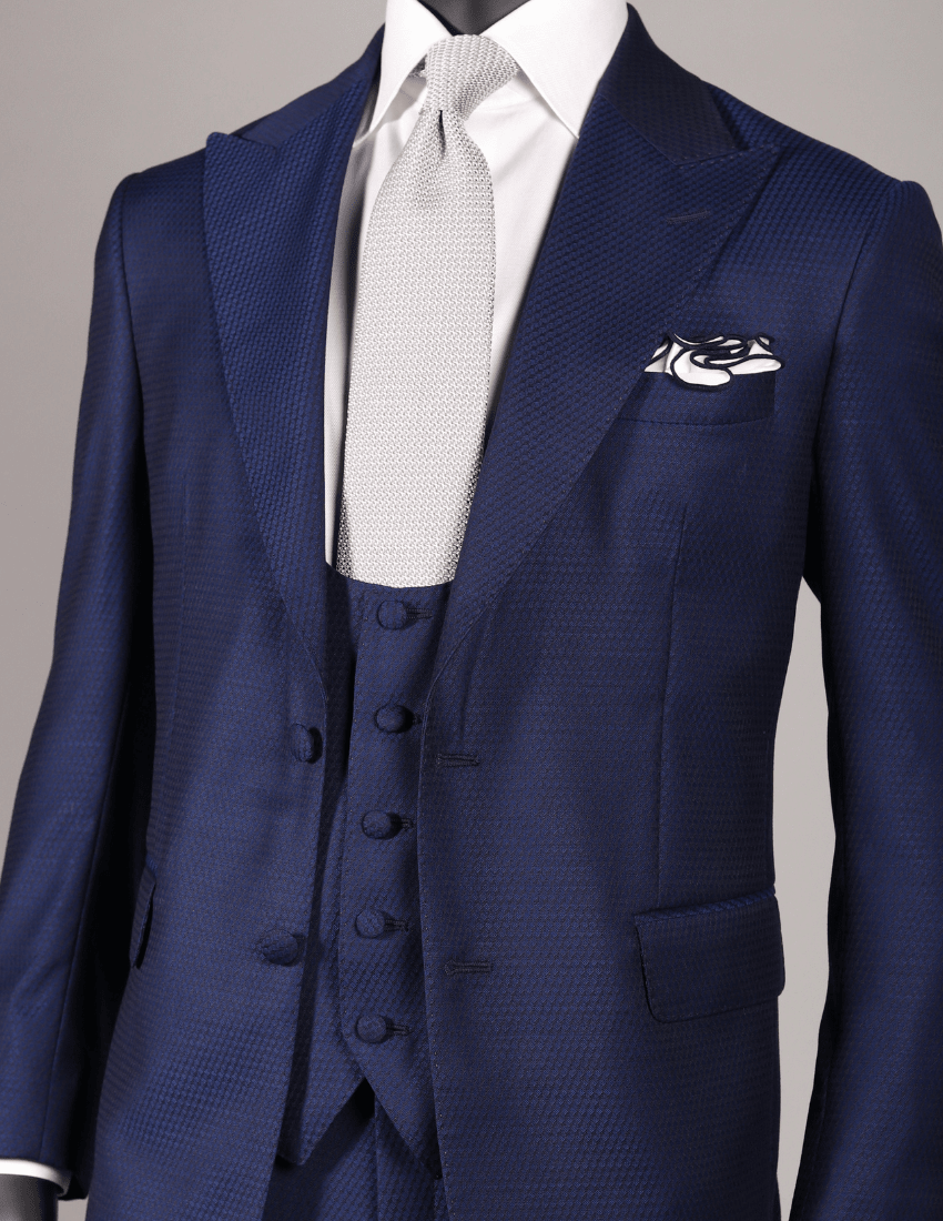 https://www.mykingandbay.com/files/king-and-bay-custom-clothing-men-three-piece-suits.png
